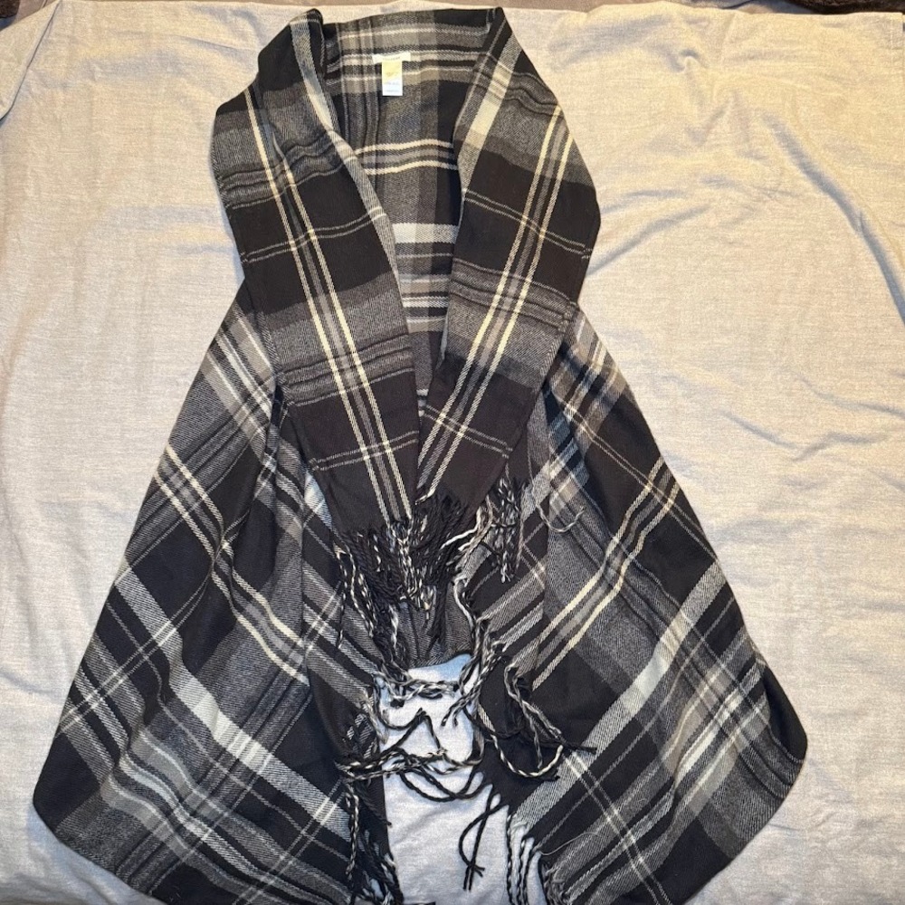Maurice's Plaid Poncho Ruana Black Gray White Fringe One Size
